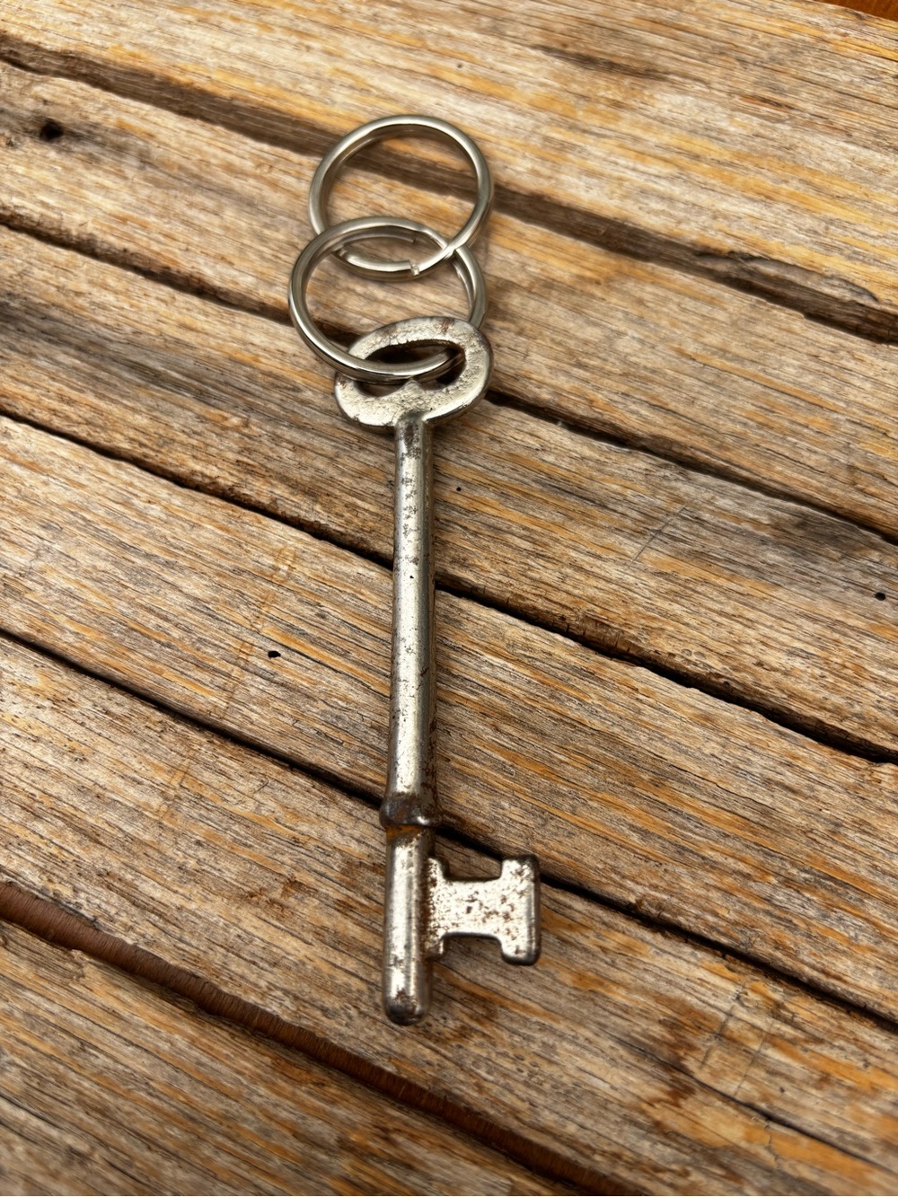 Antique-Style Silver Skeleton Key Decorative Accent